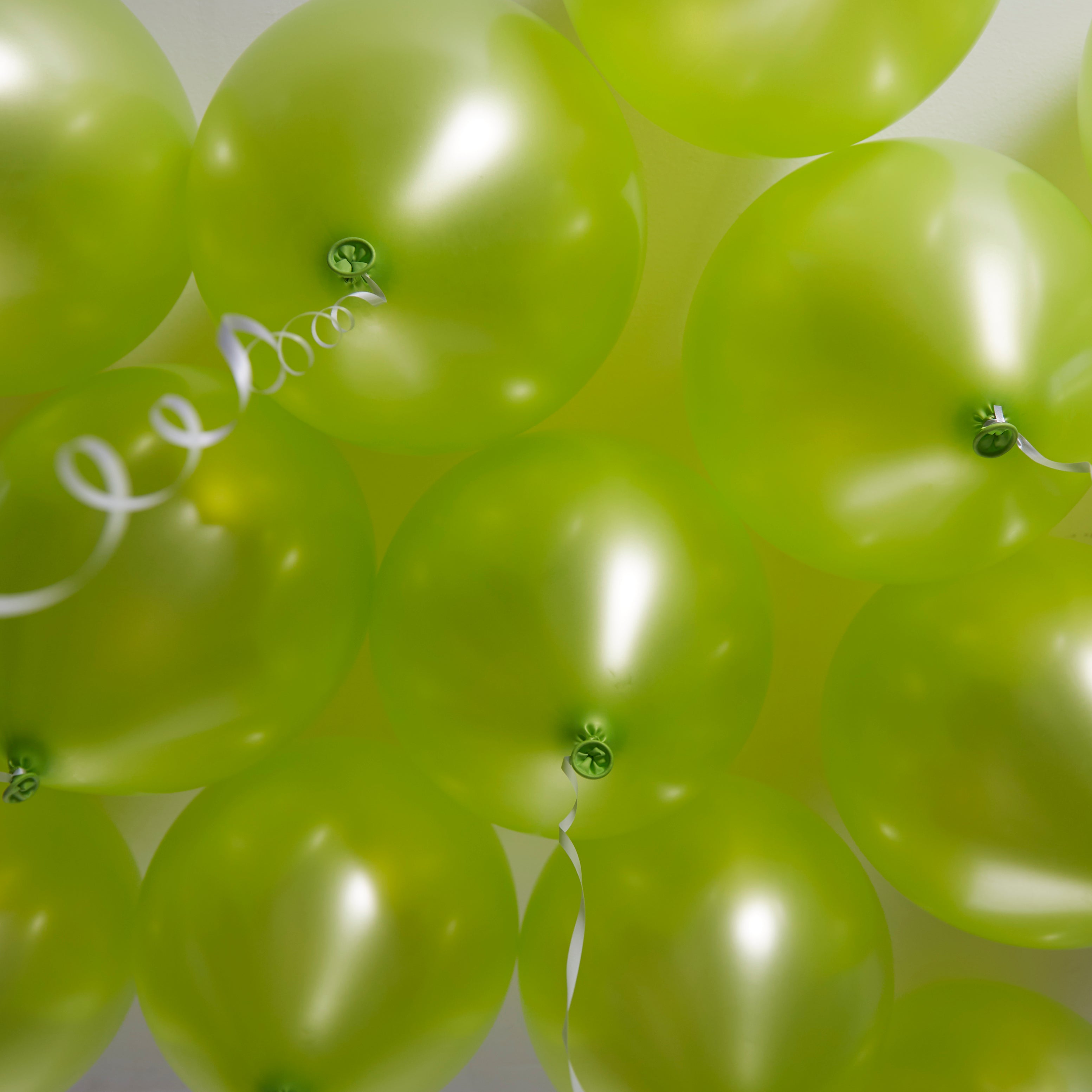 green-paw-metallic-balloons-luftballons-apfelgr-n-25-st-helium image 4